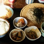 Kominkanoosobayasangogatsuyouka - 牛モツ煮込み定食