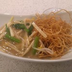 欣喜 - 黄ニラと黒こしょうのあんかけ焼きそば