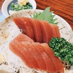 丸千葉 - カツオ刺し  650円