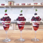 CHERIE MAISON DU BISCUIT - さくらんぼのデセールパフェ