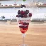 CHERIE MAISON DU BISCUIT - さくらんぼのデセールパフェ