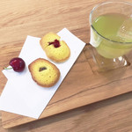 CHERIE MAISON DU BISCUIT - デセール締めのお菓子と緑茶