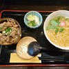 牛すじと肉うどん｢茂｣