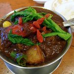 トマト - 和牛ビーフカレーに野菜をトッピング