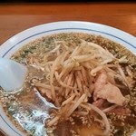 中華料理ぼたん - 名物、もやしラーメン。いや～、このラーメン、凄く美味しいですよ。