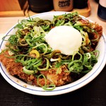 Katsuya - ねぎ玉カツ丼(竹)。810円。