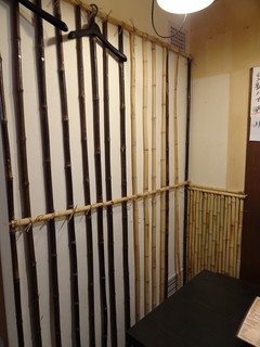 Sumibiyaki Kisaburou No Yakitori - 1階奥内観　店主が手作りしました。