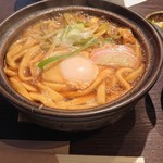 酒と味噌煮込み 味噌煮込罠 - 配膳の瞬間。