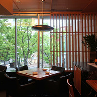 やさい家めい 表参道ヒルズ店 - 借景は木々の緑