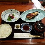 Akasaka washoku kanjin - 上空から　刺身と焼魚（むつ西京）
