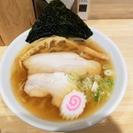 STANDING RAMEN BAR DAI - 醤油ラーメン中盛全景