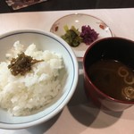 washokuyakinikukazuya - 〆物 こだわりの白ご飯 香の物
      留椀 赤出汁