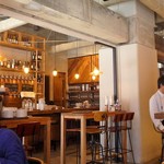 東京ブッチャーズ with OKACHI Beer Lab - この写真の中央奥がﾚｼﾞ