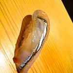 浜源 - 細魚は軽く〆てありました。