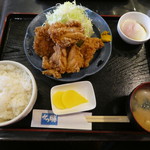 Ｂセットヒレカツ１個とからあげからあげ３個のセットです