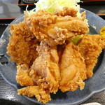 大振りのから揚げ３個とヒレカツ１個