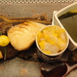 日本料理 晴山 - 2011.12.17）八寸のクワイのチップ、ゴボウもち、鰆、鯛とカラスミの和え寿司、アワビの肝の茶碗蒸し