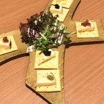 博多串工房 フタクチ - 単品注文
      カマンベールチーズの炙りカナッペ
