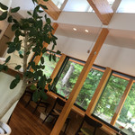 KIMIKURA CAFE - 開放感のある店内