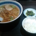 新華園本店 - ラーメンと小ライス