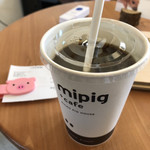 Mipig cafe - アイスコーヒー・600円。紙パックや缶での提供じゃないあたり、カフェ感があると思う。