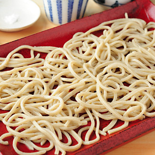 ``Coarsely ground thick soba'' with a rich flavor and aroma is a satisfying meal!