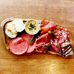 BISTRO BROOK KITCHEN（熟成肉ビストロ)