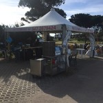 Ricciomania da Roberto - ウニを食べさせる露店発見！ウニだけじゃなく牡蠣も扱ってました