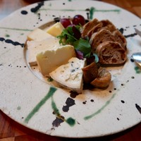 ザ タヴァン グリル＆ラウンジ - 