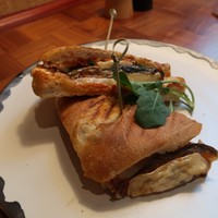 ザ タヴァン グリル＆ラウンジ - 