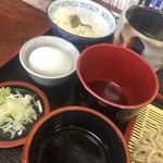 アートギャラリーポエム - ツユが2つと生卵