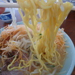 ぴかいち - みそラーメンは太麺。