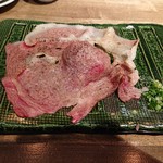 伊勢佐木町 肉寿司 - 2019年4月　さしとろ　890円