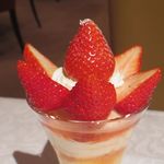 資生堂パーラー - 愛知県　愛西市産”ゆめのか“のストロベリーパフェ
