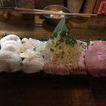 豚小家 - もつ刺し5点盛り ¥1200