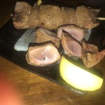 豚小家 - 串焼き　ればー　塩　焼き加減が絶妙