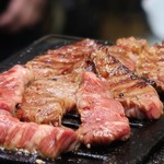 生ホルモン処 おさむちゃん。 - 片面良く焼き、もう片面はレアぎみでした(*´艸`*)