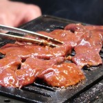 生ホルモン処 おさむちゃん。 - 焼きレバー！
      おさむちゃんの焼きテクニック素晴らしい。。