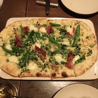 オービカ モッツァレラバー 梅田店 - えんどう豆たくさん＾＾❤️春だったー