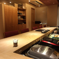 襷 - カウンターの雰囲気