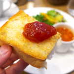 広島アンデルセン - いちごのコンフィチュールも本格的。バターといちごジャム、どちらも美味で困ってしまう