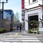 広島アンデルセン - 広島の中心街・紙屋町交差点のすぐ南側。ベーカリーに加え、ビル内にパーティールームやカルチャーセンターも備える