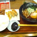 らーめんのフーサワ - ラーメン半餃子半ライス