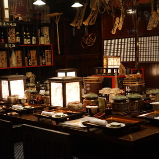 혼자서도, 연회에서도.