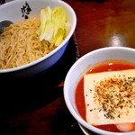 らぁ麺 汁八番 - 焦がしチーズのトマトつけ麺