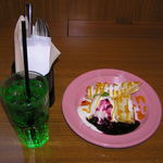 WIRED CAFE 梅田NUchayamachi店 - ベイクドマンゴーロール＋メロンソーダのDRINK　SET　(\850)