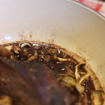 Bien - "紅酒燉牛肉（ブッフ・ブルギニオン、うしにくあかきえびかづらのさけにこみ）"、舞茸（まひたけ）などの蕈菇（きのこ）