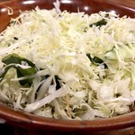 かつ吉 水道橋店 - でかいボウルにたっぷりのサラダが提供