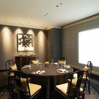 「成化」
                                          収容人数：6～10名
                                          テーブル1卓（円卓）