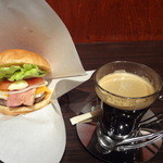 バーガー カフェ - 佐世保バーガー（レギュラー）、ホットコーヒー